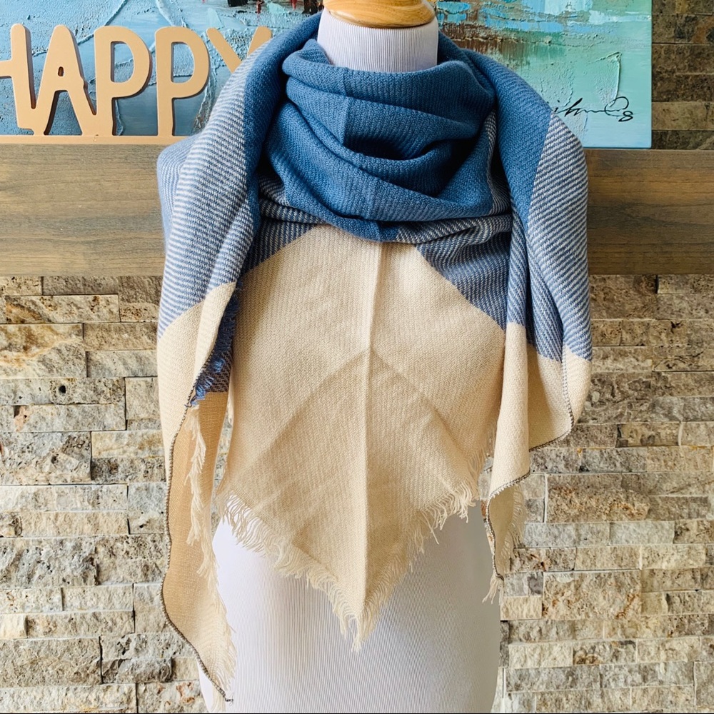 NEW! Blue & Cream Cashmere Triangular Scarf - Picture 3 of 6